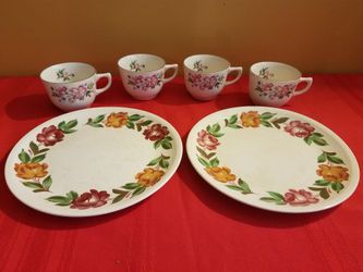 4 gold rimmed Cups & 2 Dinner Plates