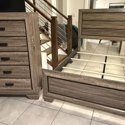 Discounted Queen Bedroom Set – Bed Frame w/ Slats + 5 Drawer Dresser – Rustic Gray Oak