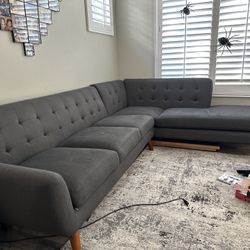 Sectional sofa. Modern. 