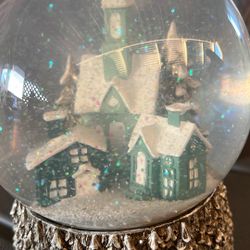 Green Christmas Village, Snow Globe