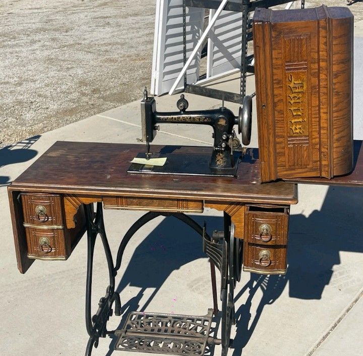 Antique Davis Sewing Machine In Cabinet