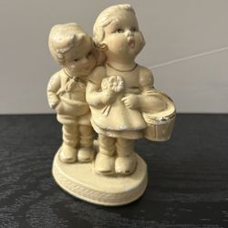 Cute Couple Statue