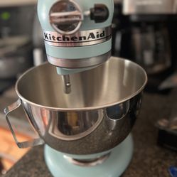 New KitchenAid - 18 29-Lb. Built-In Ice Maker - Stainless Steel for Sale  in Elk Grove Village, IL - OfferUp