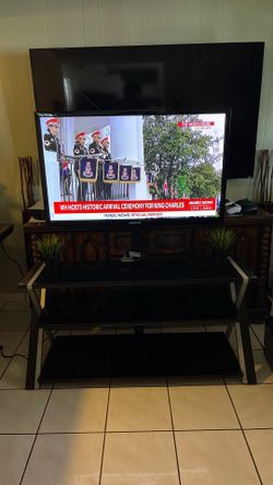 Samsung 43” with tv console table $99 OBO