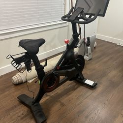 Pelotón Bike with Shoes