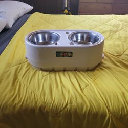 Small pet crate and pet bowls for sale.