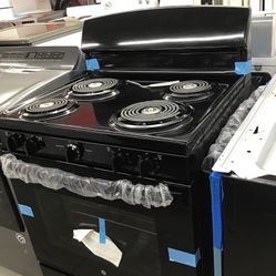 New Scratch And Dent GE Coil Top Range. 1 year Warranty 