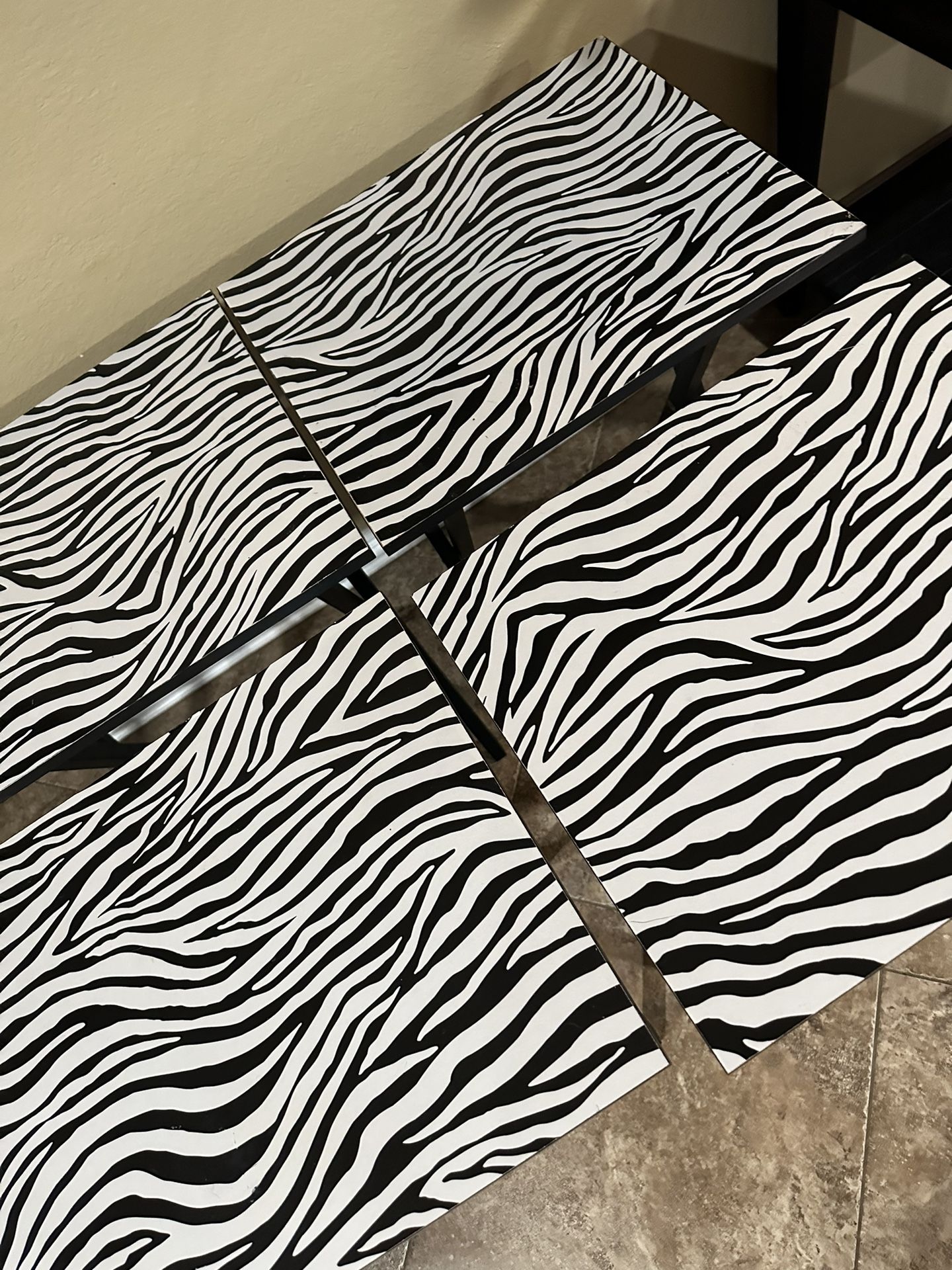 Set Of 4 Tv Dinner Tables With Stand for Sale in Burleson, TX OfferUp