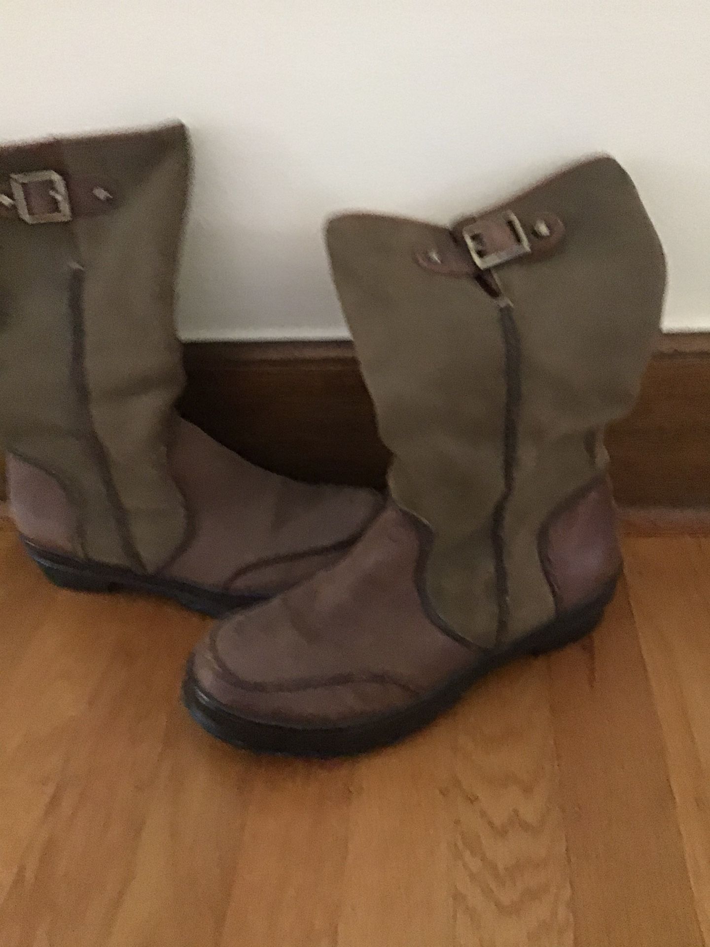Women’s leather/suede boots