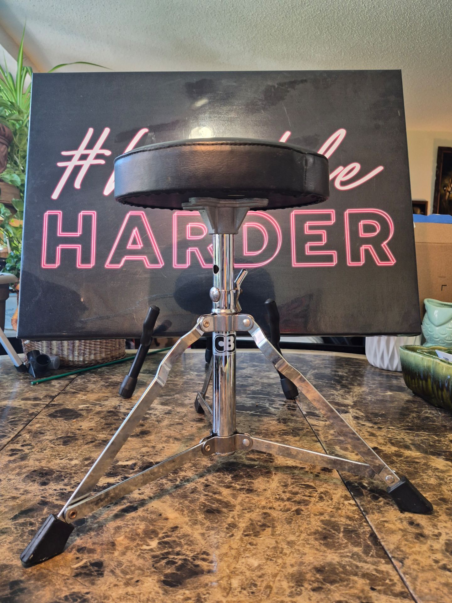 CB Drum Throne in great condition
The CB Drum Throne is an steel drum throne designed for drummers looking for a sturdy and reliable seating option