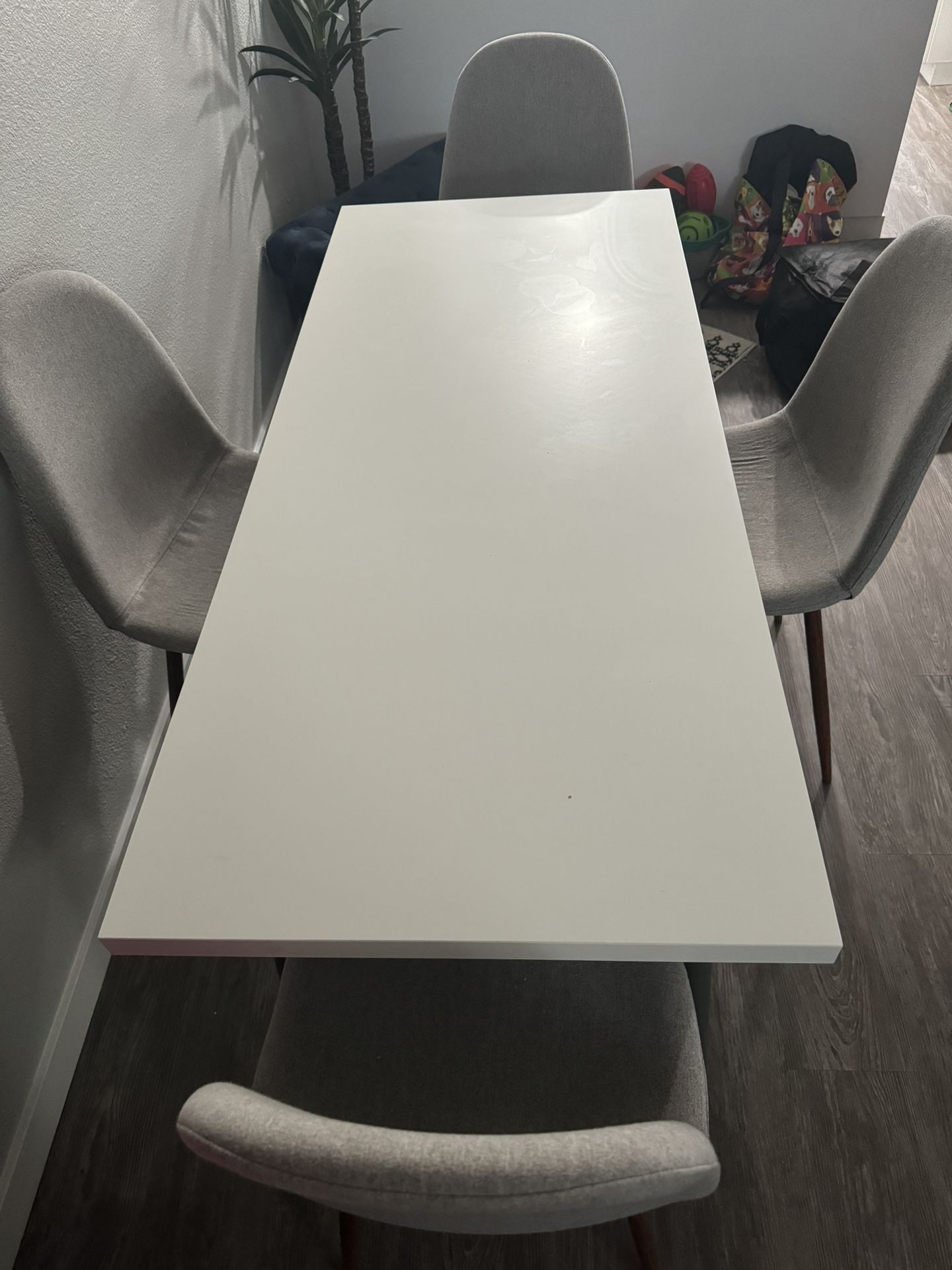 Desk / Table With 4 Chairs
