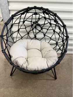 Papasan Style Dog Bed – Excellent Condition