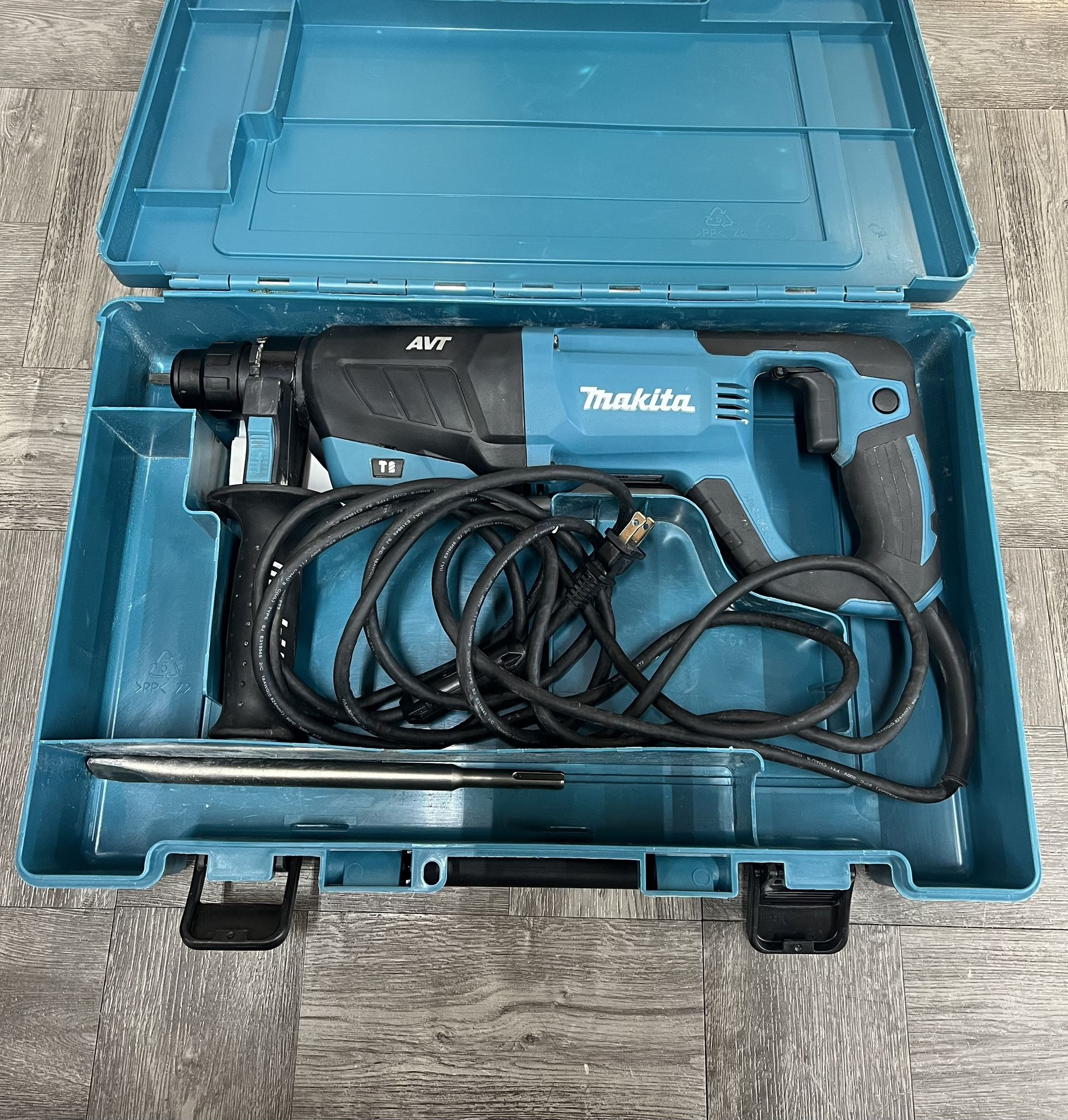 Makita HR2641 Combination Hammer *5365