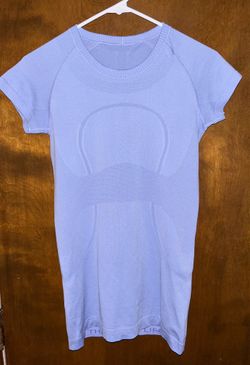Lululemon Women’s Blue T-Shirt Size 6 $20