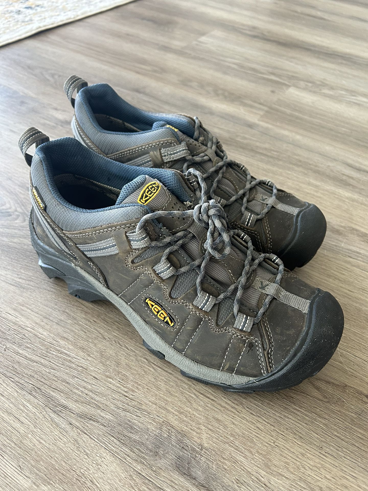 Keen Men’s Hiking Shoes Size 10 - BRAND NEW