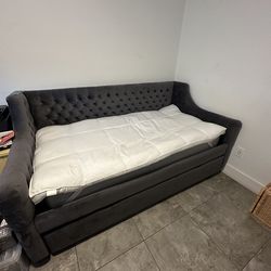 Alena Charcoal Twin Daybed from Rooms To Go