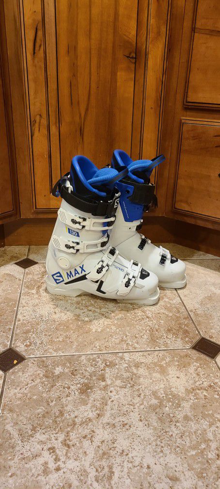 294mm Salomon Ski Boots 