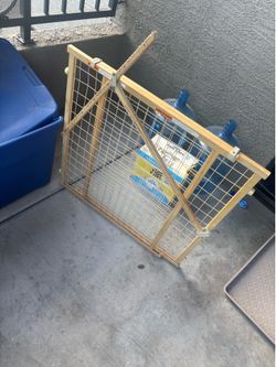 Wood baby gate