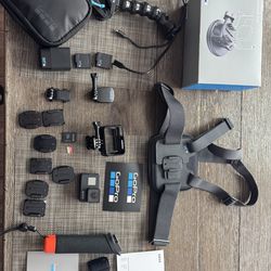 GoPro HERO 7 Bundle + Mounts, Batteries, Charger, Case