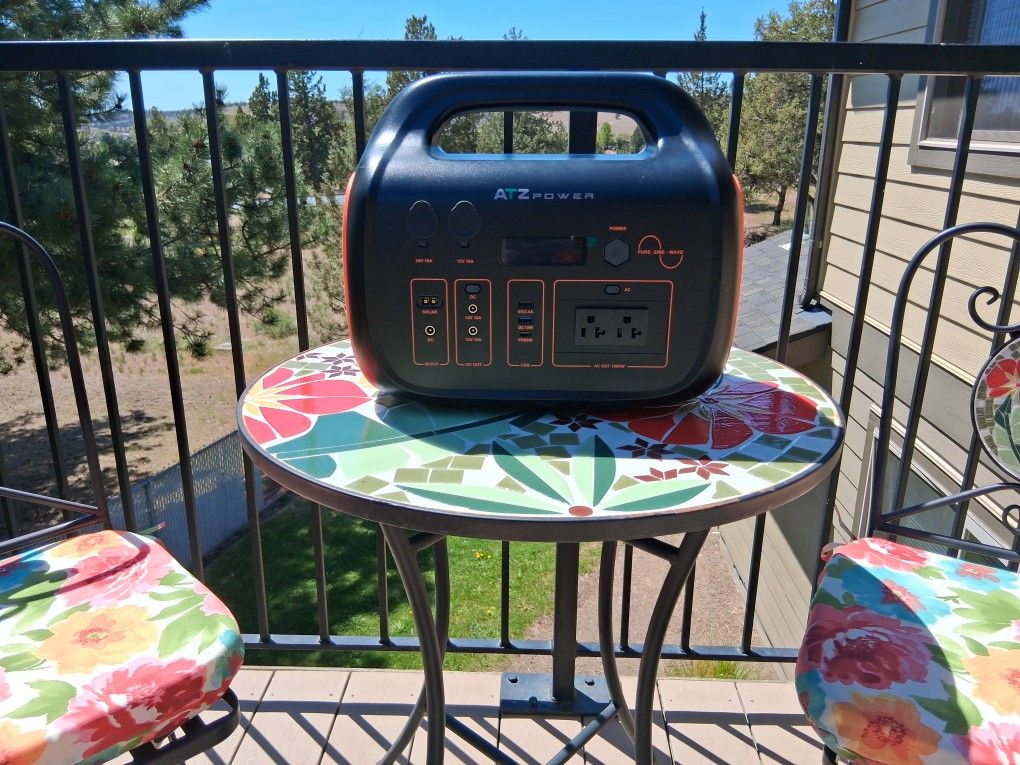 Portable Power Station 1000w (Solar Ready).  $150obo