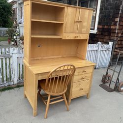 DESK WITH HUTCH $120
