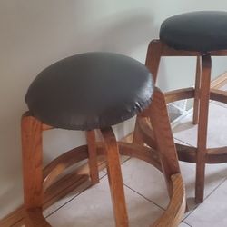2 Stools