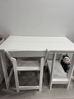 White Desk And White Chair