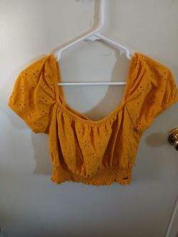 Hollister size M