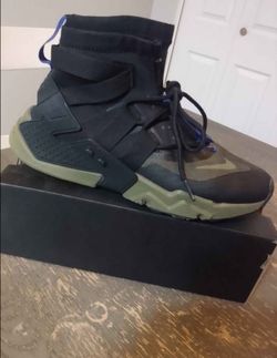 Nice and clean size 10 in men live in Hemet 25$$$