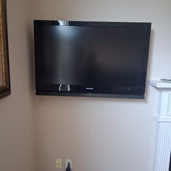 42 Inch LCD 19 Years Old  Excellent Condition 