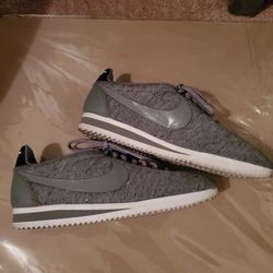 *RARE* Nike Cortez Fleece 6.5W/5M