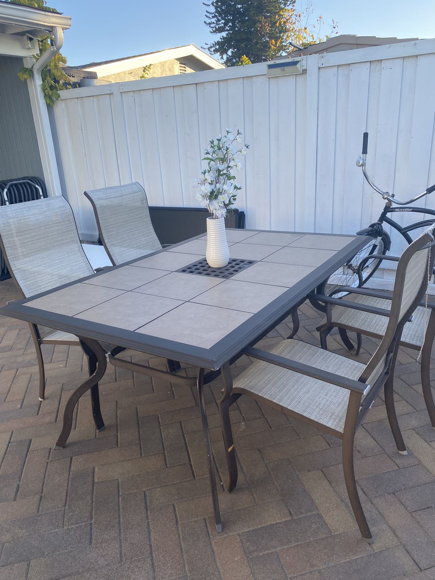 Hampton bay Table Set 