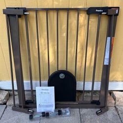 Newnice Baby Safety Gate With Cat Door