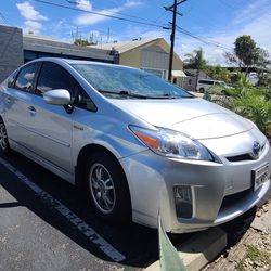 2011 Toyota Prius - come get it today