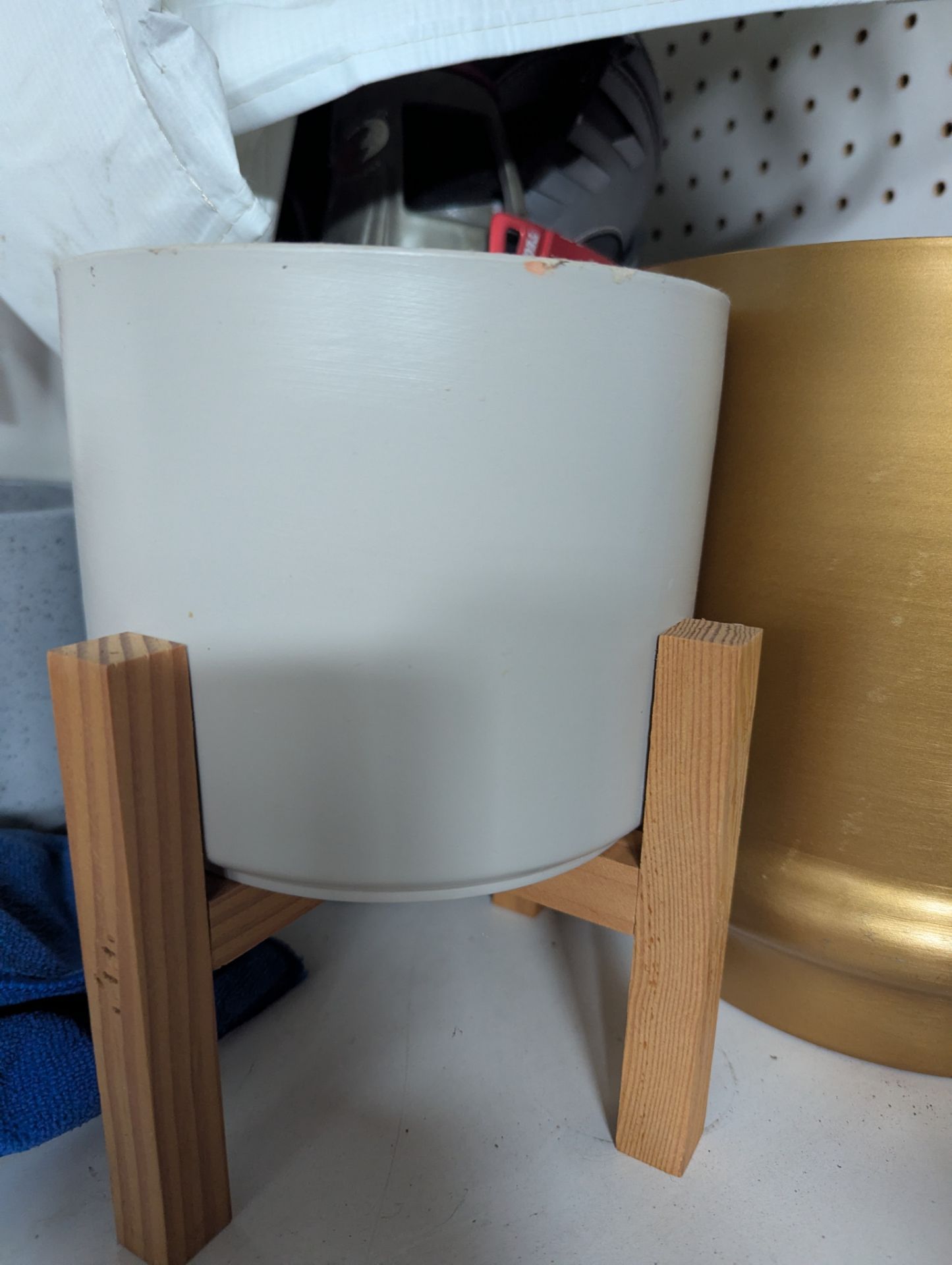 White plant pot with wood stand