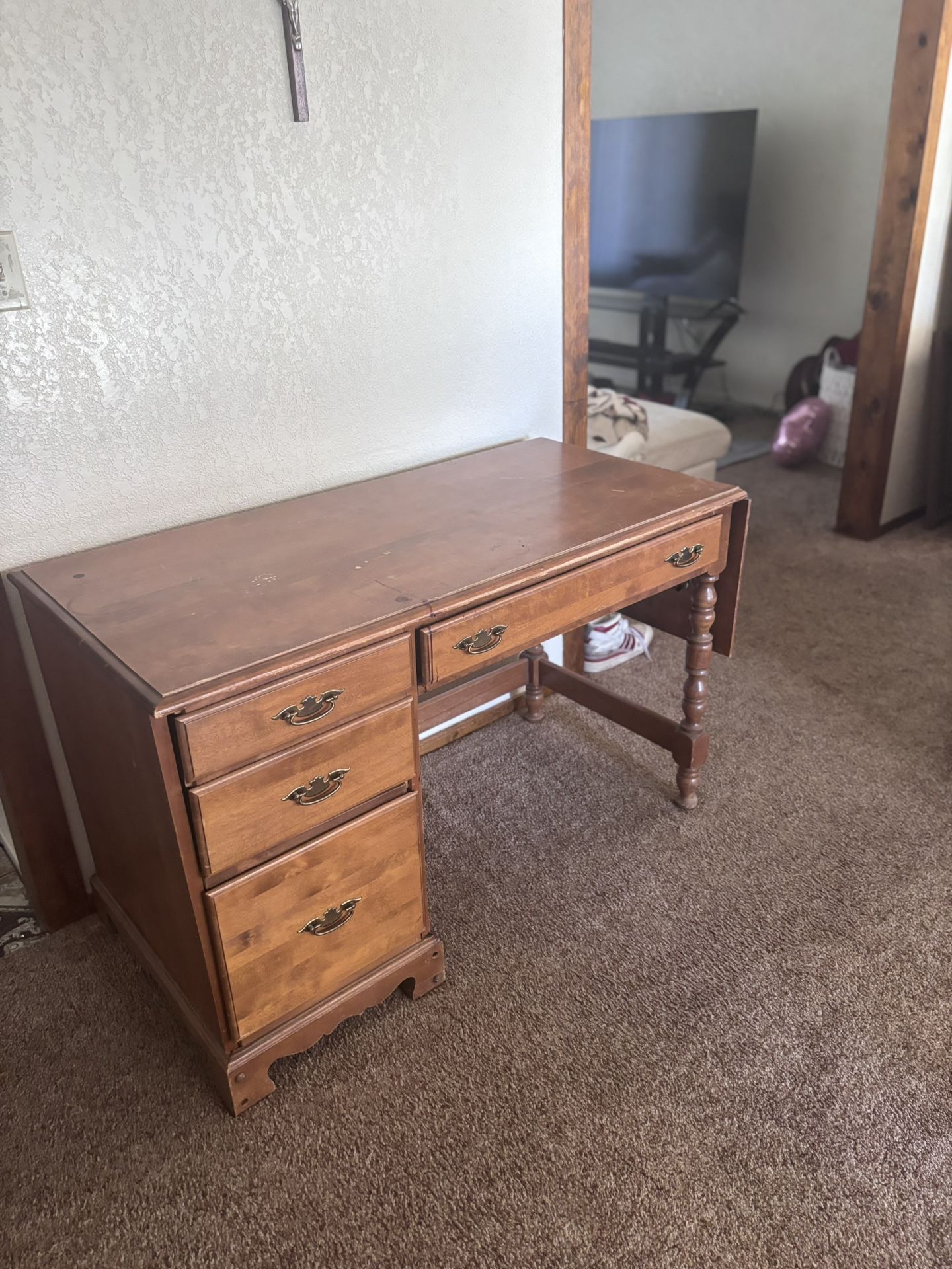 Vintage desk with retractable table