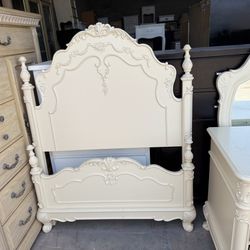 🎁BEAUTIFUL VINTAGE CARVED WOOD TWIN SIZE :  BED FRAME 🎁