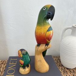 Vintage Set 2 Wooden Parrot Hand Carved, Painted Macaw BALSA WOOD TROPICAL PARROT FIGURINES TIKI Decor Mama Baby 