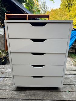 white ikea drawers on wheels
