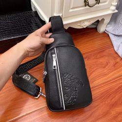 👜Versace, Medusa half-face chest bag