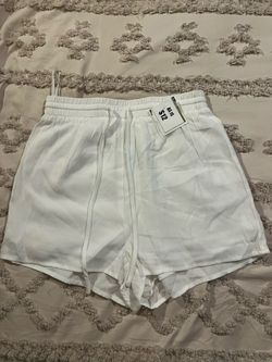 Princess Polly White Shorts size 4
