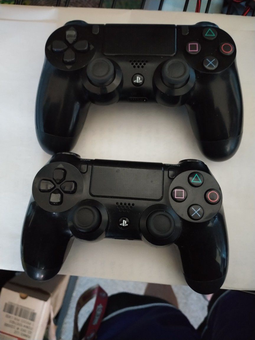PS4 Controllers (2)