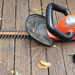 RED BLACK DECKER 22 IN HEDGE TRIMMER
