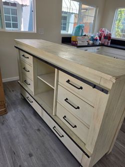 Dresser