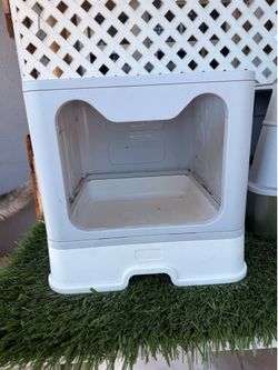 Cat litter box