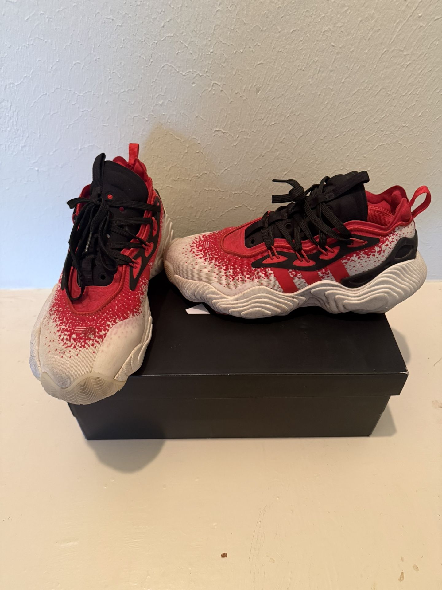 Trae Young Adidas Size 7 