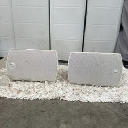 2 Klipsch Speakers Outdoor 
