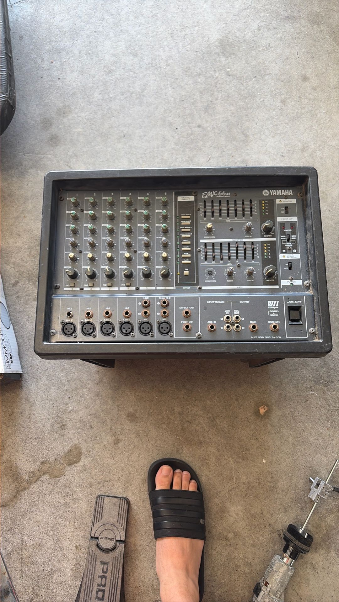 Yamaha EMX 66m Powered mixer
