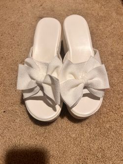White summer shoes with a bow