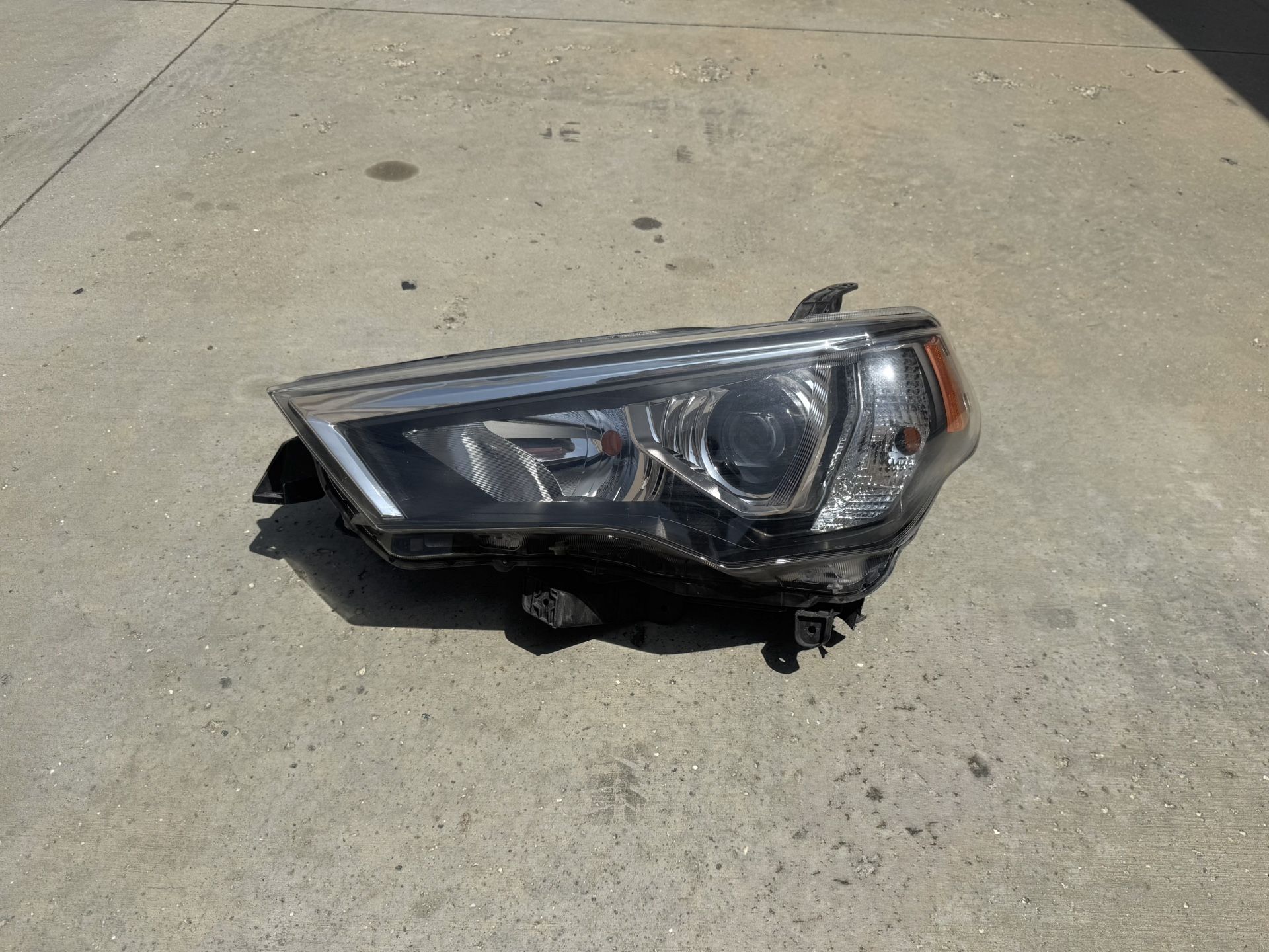 2021 - 2024 TOYOTA 4RUNNER LH DRIVER SIDE HEADLIGHT OEM